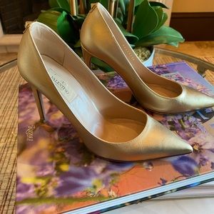 Valentino Gold Heel Pumps ✨